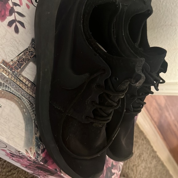 Black nike - Picture 2 of 3